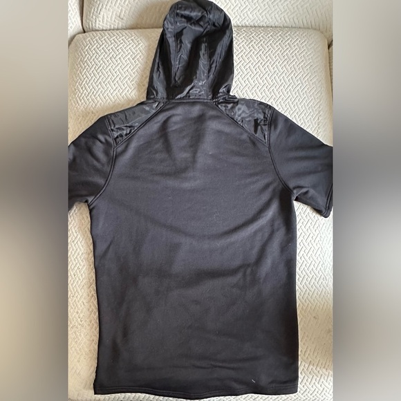 Under Armour Hoddie Tee - Picture 5 of 6